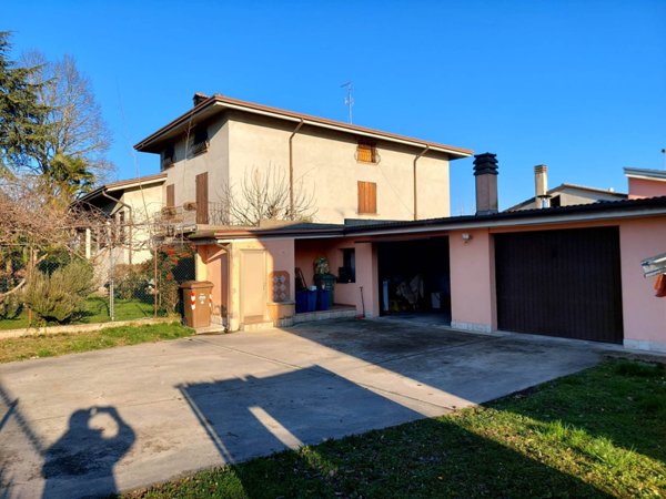 casa indipendente in vendita a Motteggiana in zona Villa Saviola