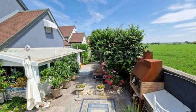 casa indipendente in vendita a Motteggiana in zona Villa Saviola