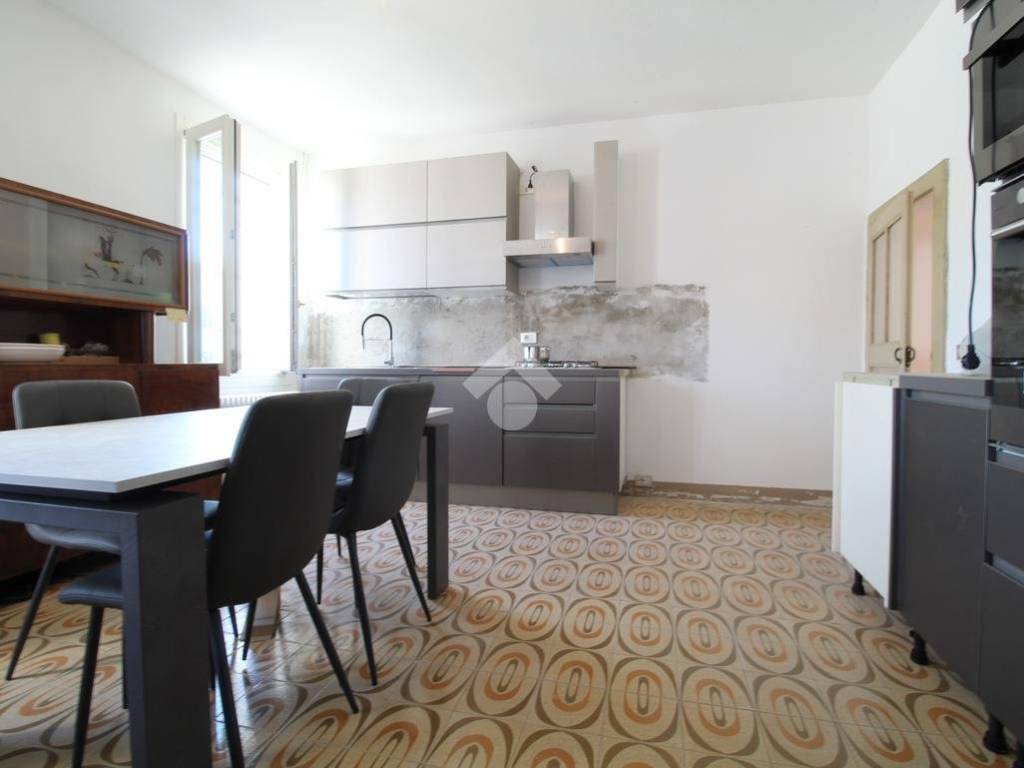 casa indipendente in vendita a Motteggiana in zona Villa Saviola