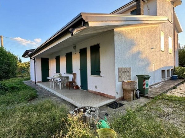 casa indipendente in vendita ad Ostiglia