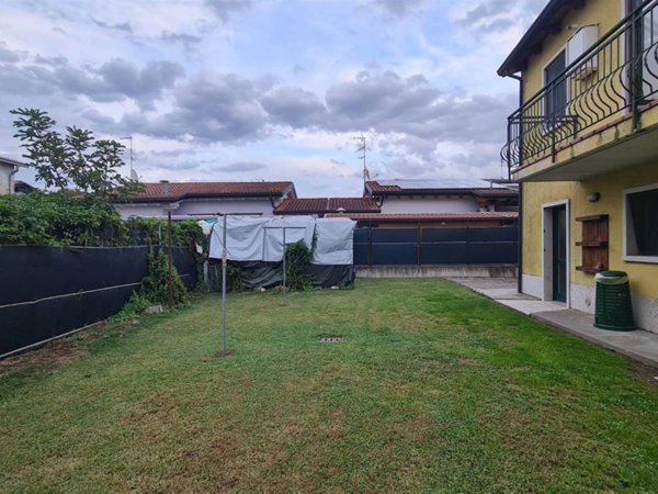 casa indipendente in vendita ad Ostiglia in zona Correggioli