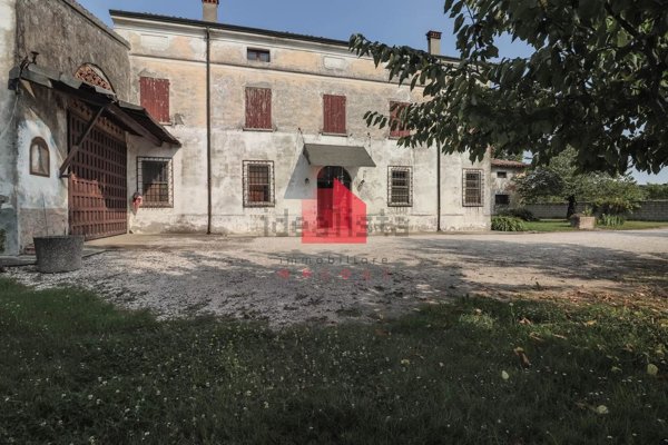casa indipendente in vendita ad Ostiglia