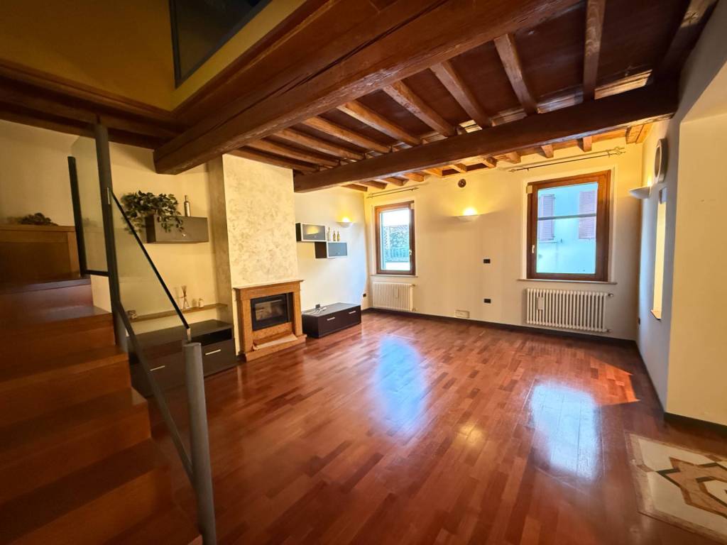 casa indipendente in vendita ad Ostiglia