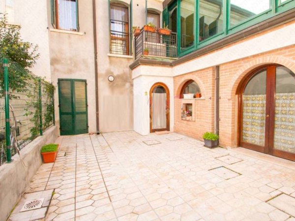 casa indipendente in vendita ad Ostiglia
