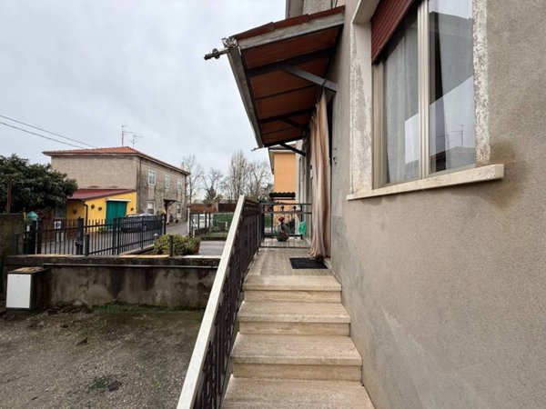 casa indipendente in vendita ad Ostiglia