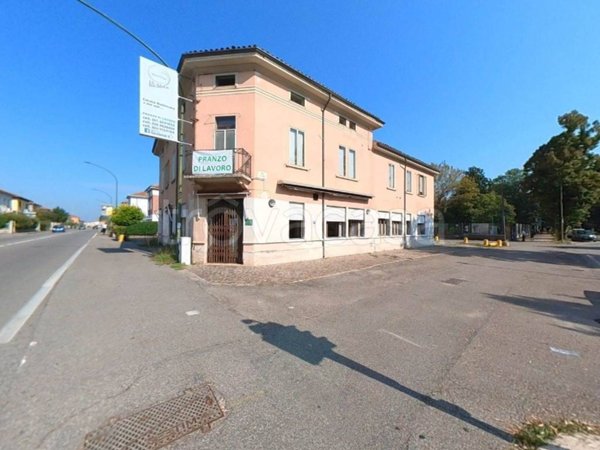 negozio in vendita ad Ostiglia