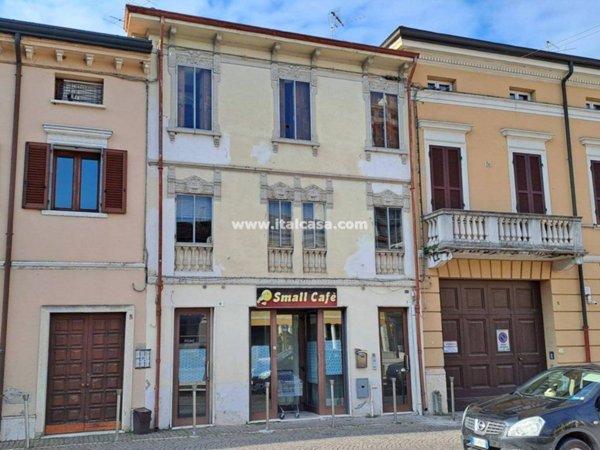 casa indipendente in vendita ad Ostiglia