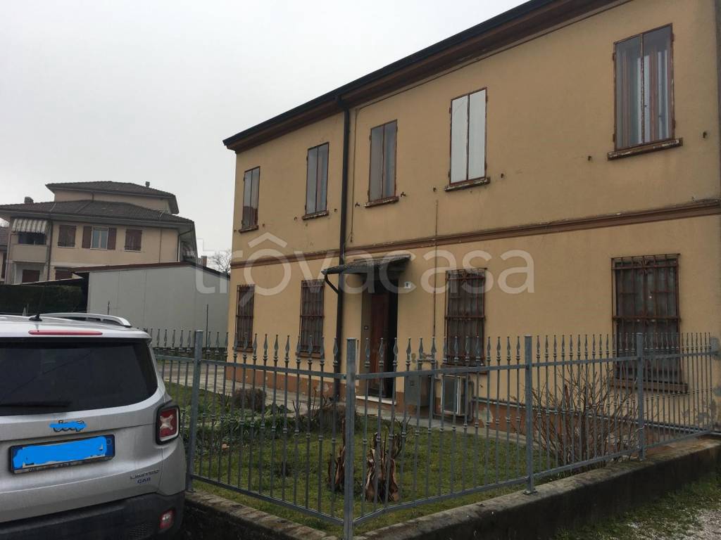 casa indipendente in vendita ad Ostiglia