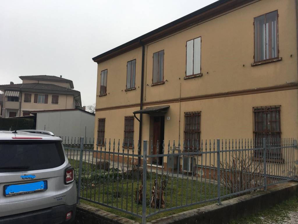 casa indipendente in vendita ad Ostiglia