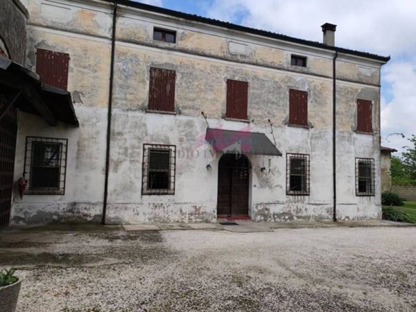 casa indipendente in vendita ad Ostiglia