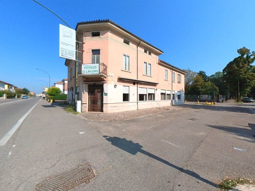 negozio in vendita ad Ostiglia