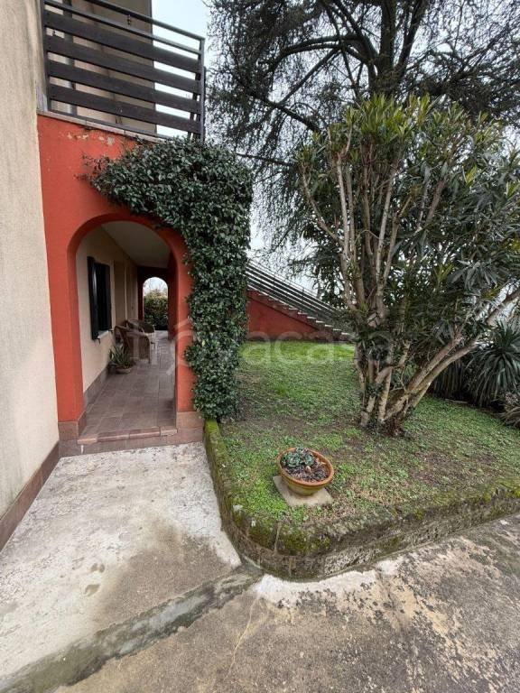 casa indipendente in vendita ad Ostiglia in zona Correggioli