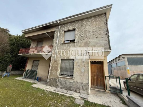 casa indipendente in vendita ad Ostiglia