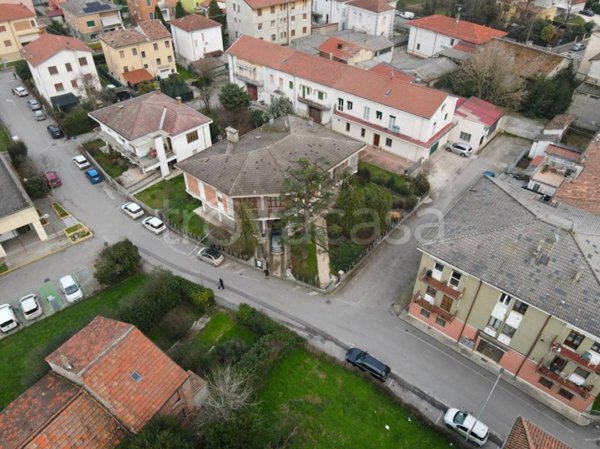 casa indipendente in vendita ad Ostiglia