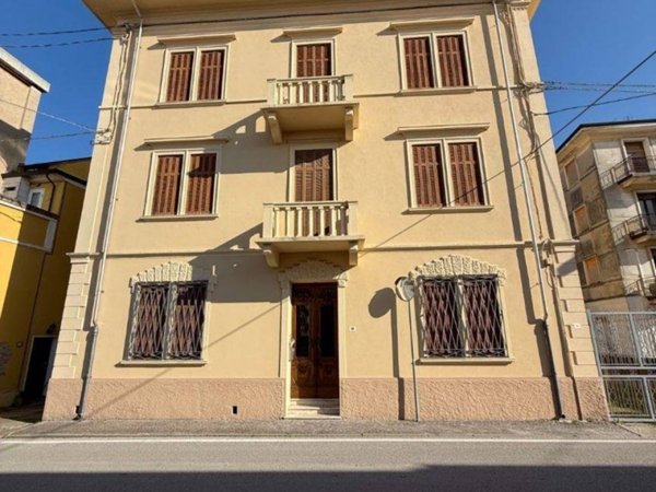 casa indipendente in vendita ad Ostiglia