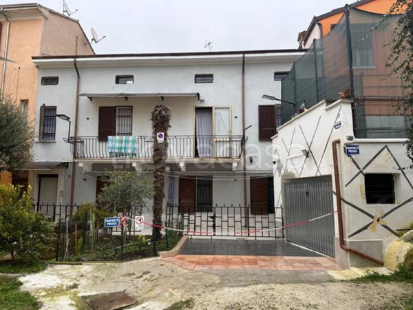 casa indipendente in vendita ad Ostiglia