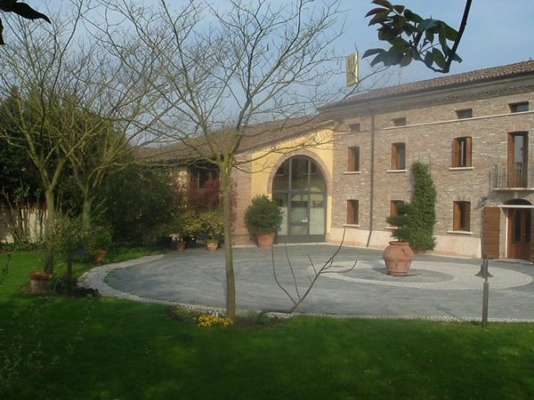 casa indipendente in vendita ad Ostiglia in zona Correggioli
