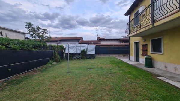 casa indipendente in vendita ad Ostiglia in zona Correggioli