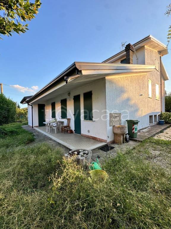 casa indipendente in vendita ad Ostiglia