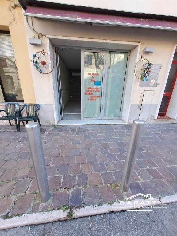 negozio in vendita ad Ostiglia