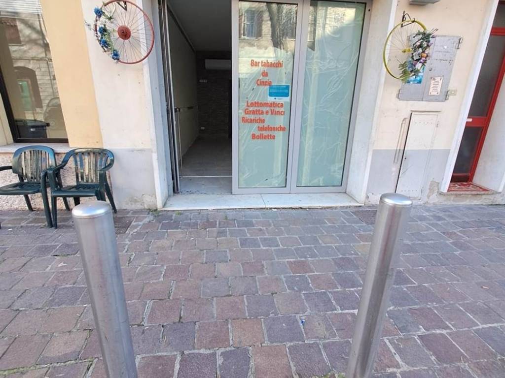 negozio in vendita ad Ostiglia
