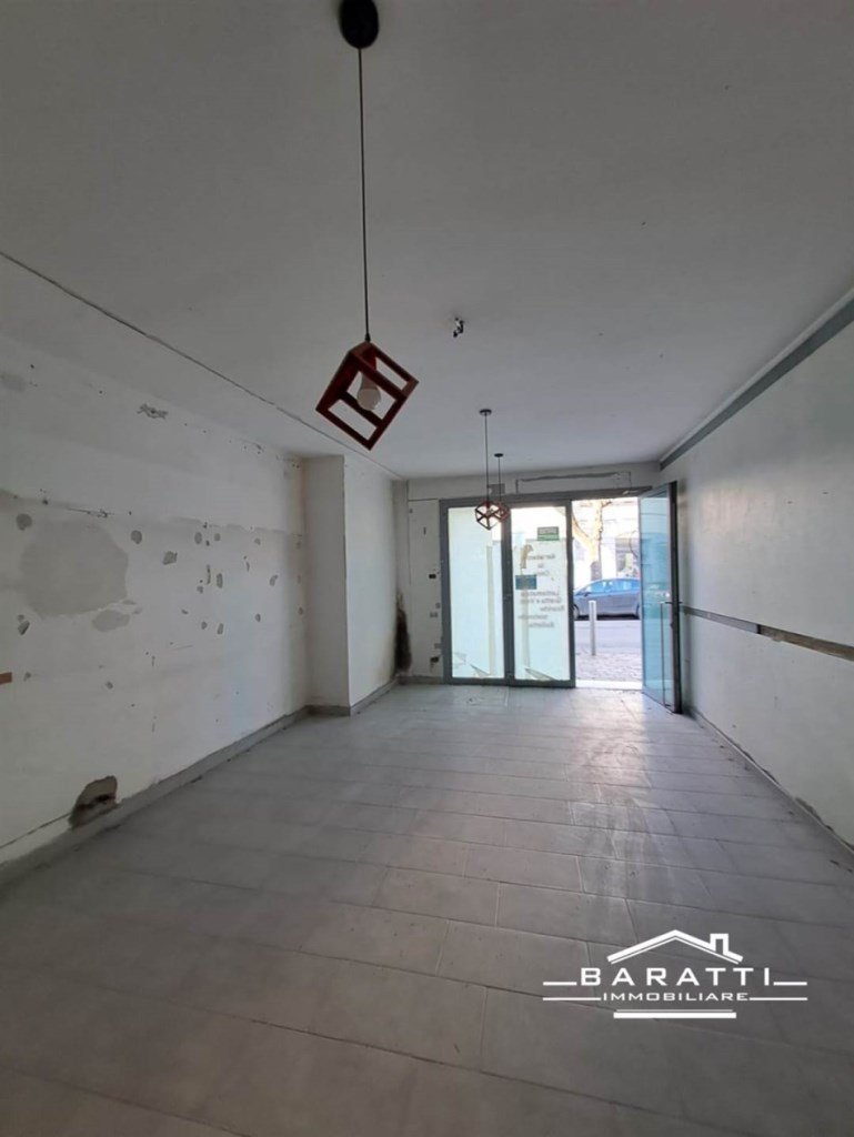 negozio in vendita ad Ostiglia