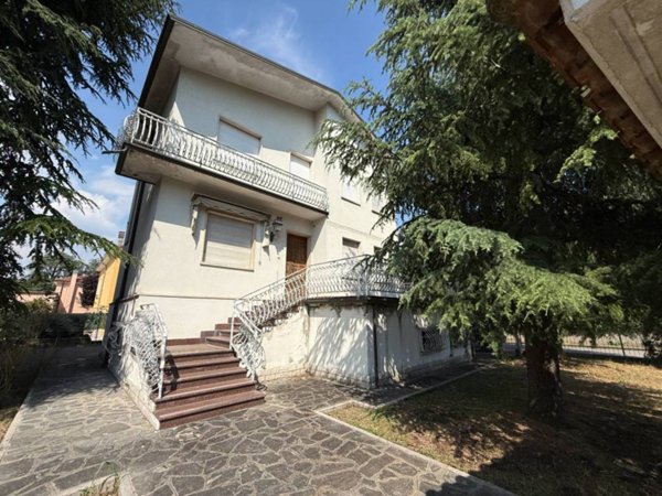 casa indipendente in vendita ad Ostiglia
