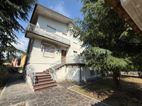 casa indipendente in vendita ad Ostiglia