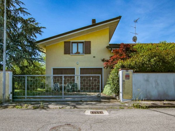 casa indipendente in vendita ad Ostiglia