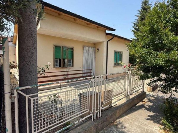 casa indipendente in vendita ad Ostiglia
