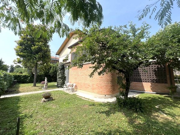 casa indipendente in vendita ad Ostiglia