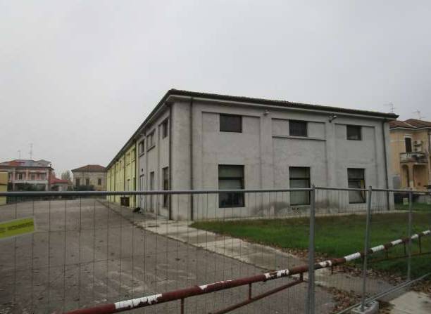 locale di sgombero in vendita ad Ostiglia