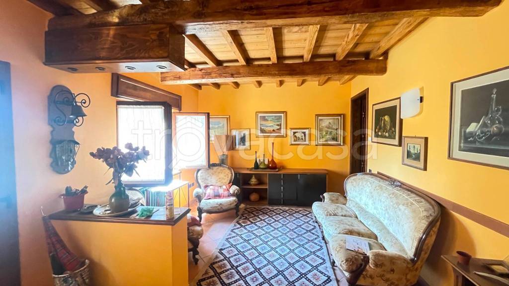 casa indipendente in vendita ad Ostiglia