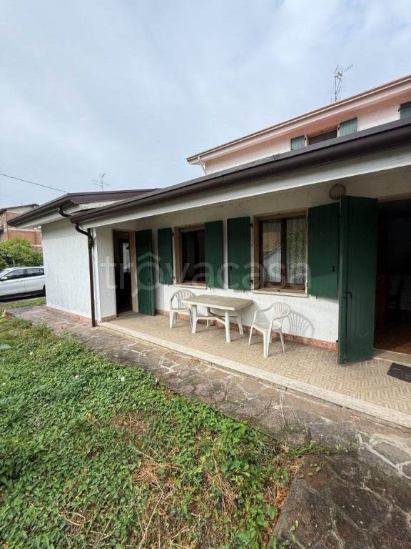 casa indipendente in vendita ad Ostiglia