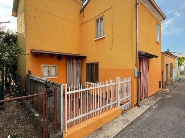 casa indipendente in vendita ad Ostiglia