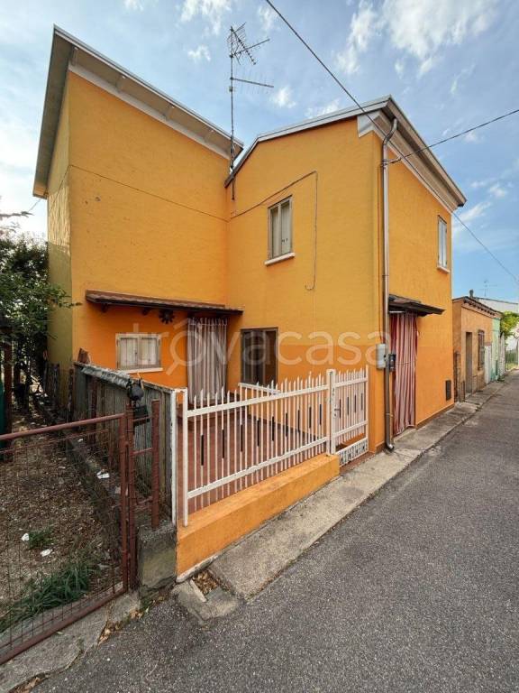 casa indipendente in vendita ad Ostiglia
