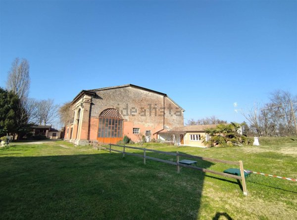 casa indipendente in vendita ad Ostiglia