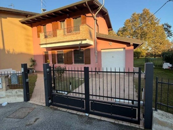 casa indipendente in vendita ad Ostiglia in zona Correggioli