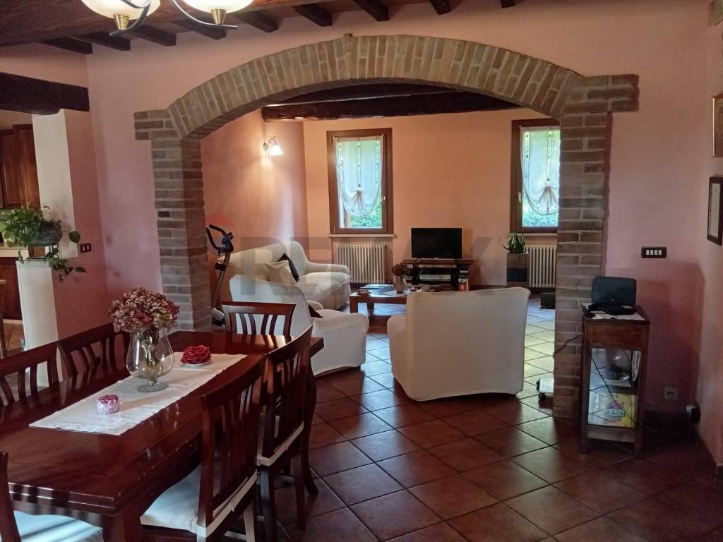 casa indipendente in vendita ad Ostiglia in zona Correggioli