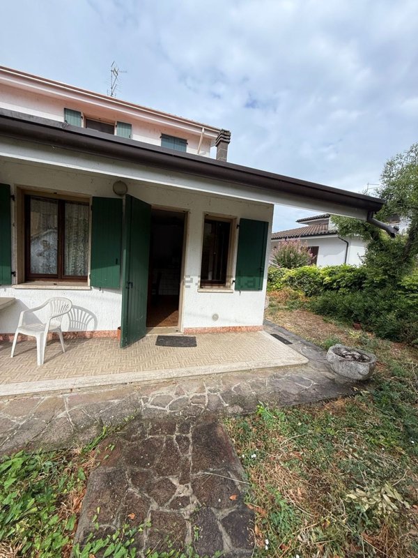 casa indipendente in vendita ad Ostiglia