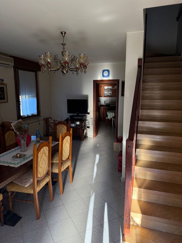 casa indipendente in vendita ad Ostiglia