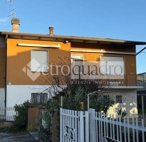 casa indipendente in vendita ad Ostiglia