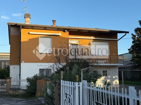 casa indipendente in vendita ad Ostiglia in zona Bugno San Romano