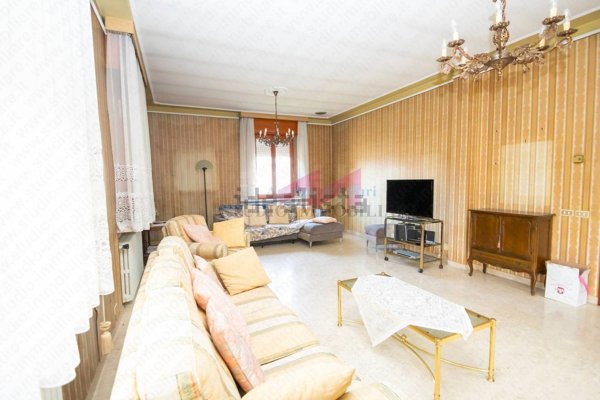 casa indipendente in vendita ad Ostiglia