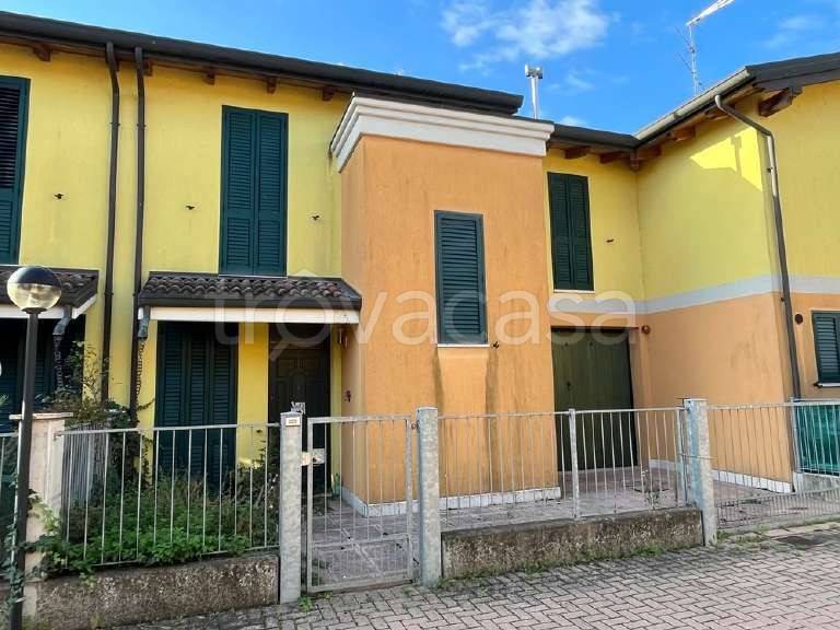 casa indipendente in vendita ad Ostiglia
