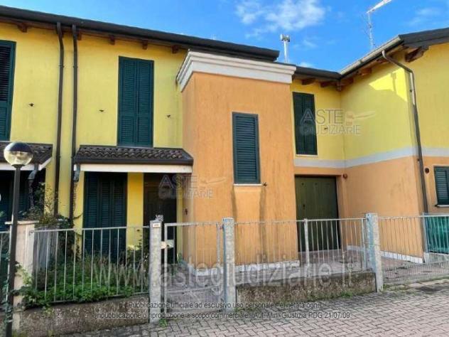 casa indipendente in vendita ad Ostiglia