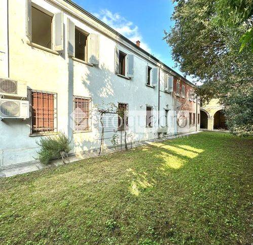 intera palazzina in vendita ad Ostiglia
