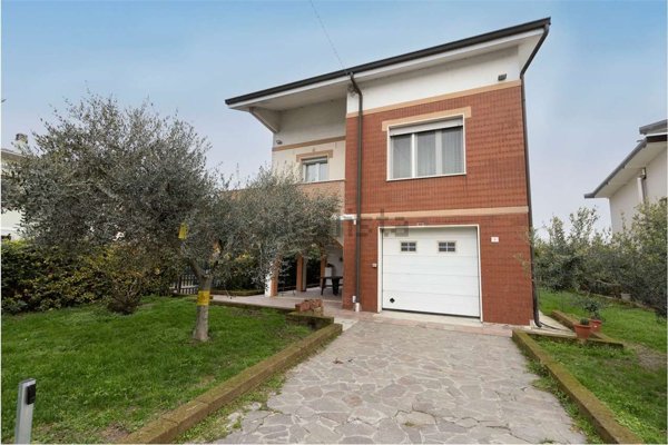 casa indipendente in vendita ad Ostiglia