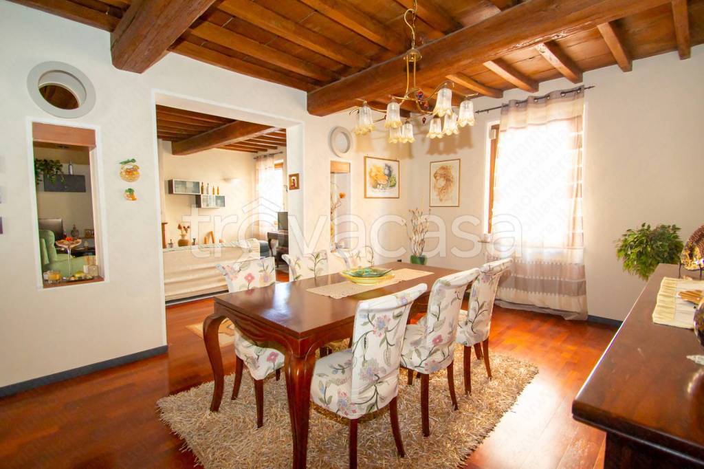 casa indipendente in vendita ad Ostiglia