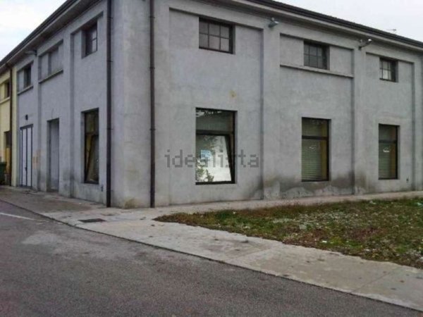 negozio in vendita ad Ostiglia in zona Bugno San Romano